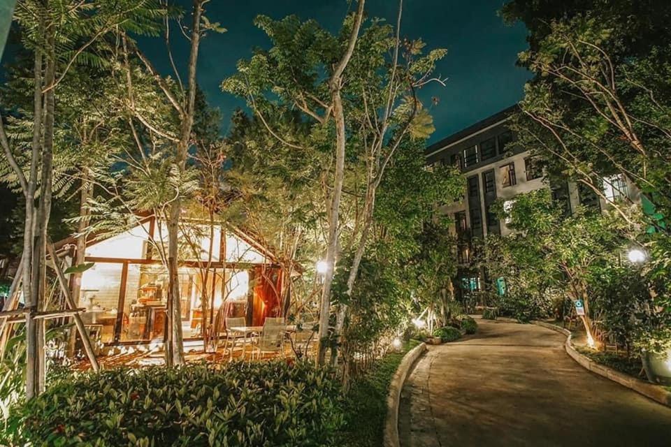 Bangkok Oasis Hotel Exterior photo